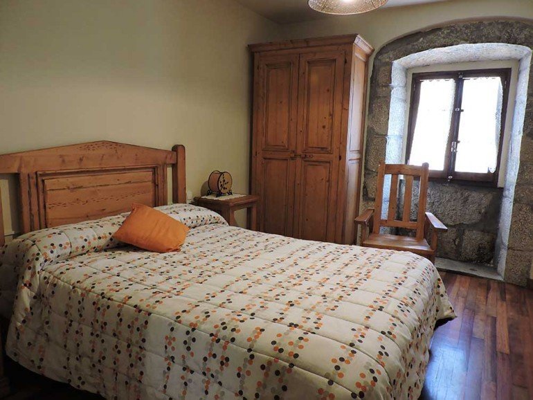 Dormitorio de casa rural Loperena, Goldaratz :: Agroturismo en Navarra