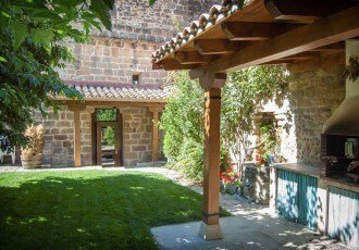 Jardín y barbacoa de casa rural La Sacristana, Lácar, Tierra Estella :: Agroturismo en Navarra