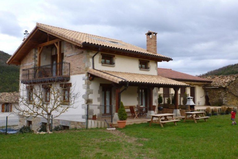 Vista de casa rural Enarakabi, Urrizelqui :: Agroturismos en Navarra