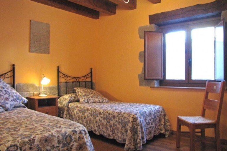 Dormitorio de casa rural Enarakabi, Urrizelqui :: Agroturismos en Navarra