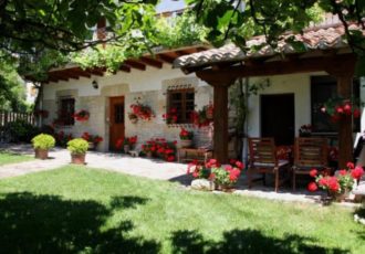 Jardines de Casa Rural Matxiñena :: Abelore, Casas Rurales de Agroturismo en Navarra