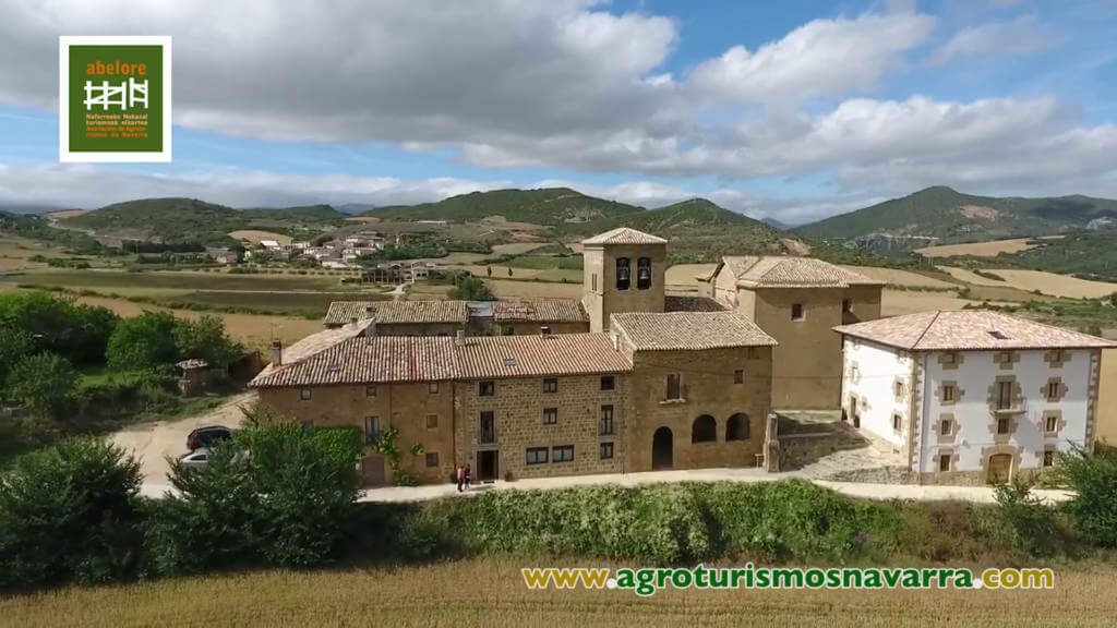 Vídeo aéreo con dron de las casas rurales de agroturismo de Abelore, Agroturismos de Navarra